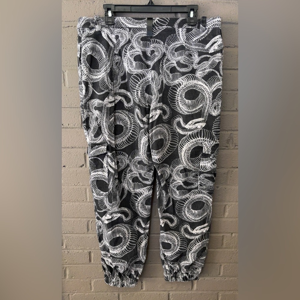 Blackmilk Snake print cargo jogger jeans 18 ( runs small) - Picture 8 of 12